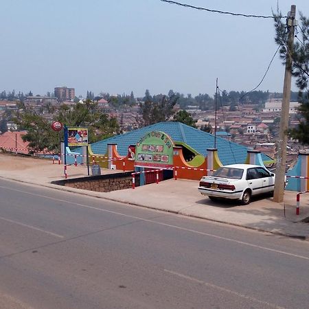 Colours Club And Spa Kigali Exteriör bild