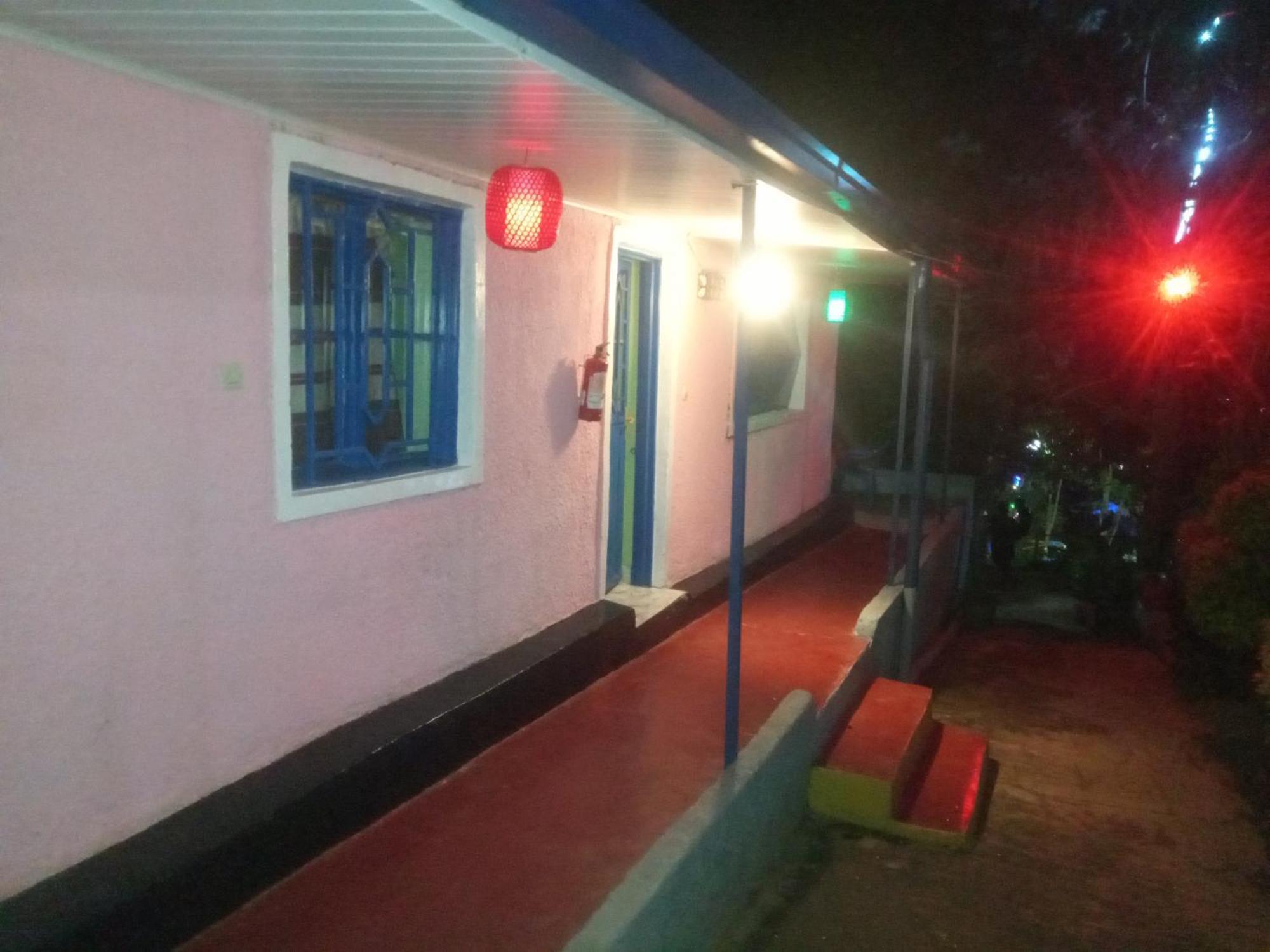 Colours Club And Spa Kigali Exteriör bild