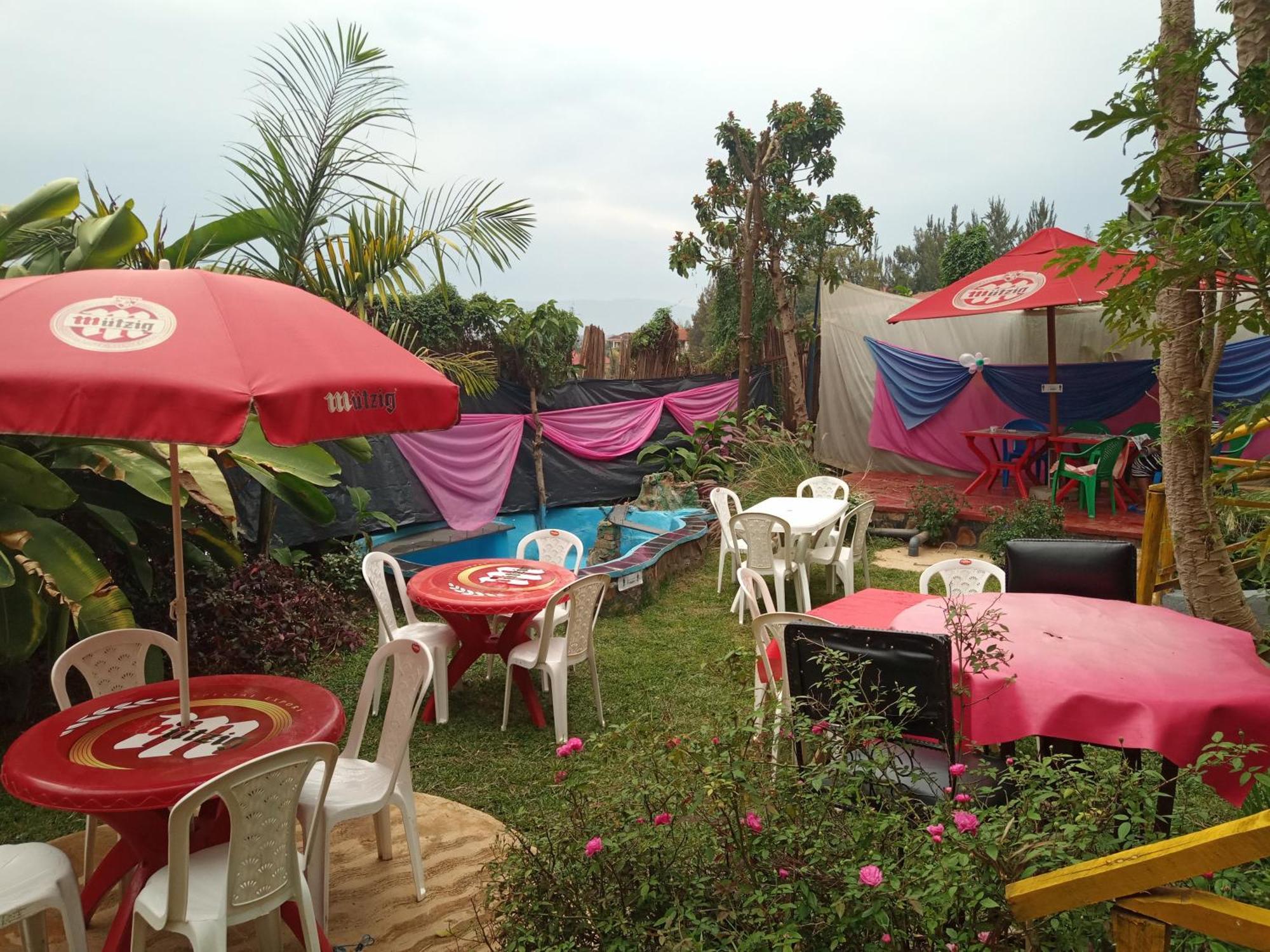 Colours Club And Spa Kigali Exteriör bild