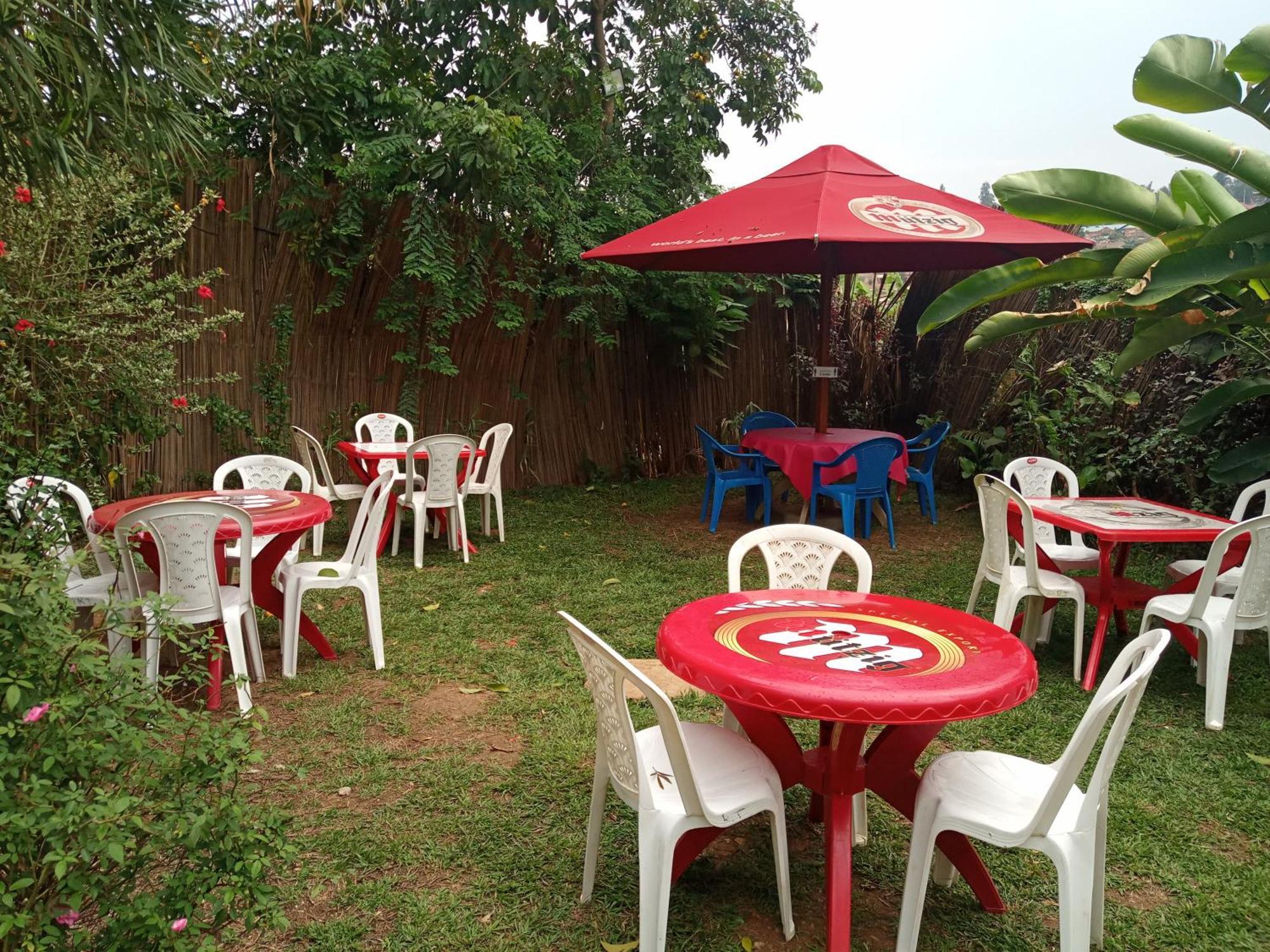 Colours Club And Spa Kigali Exteriör bild