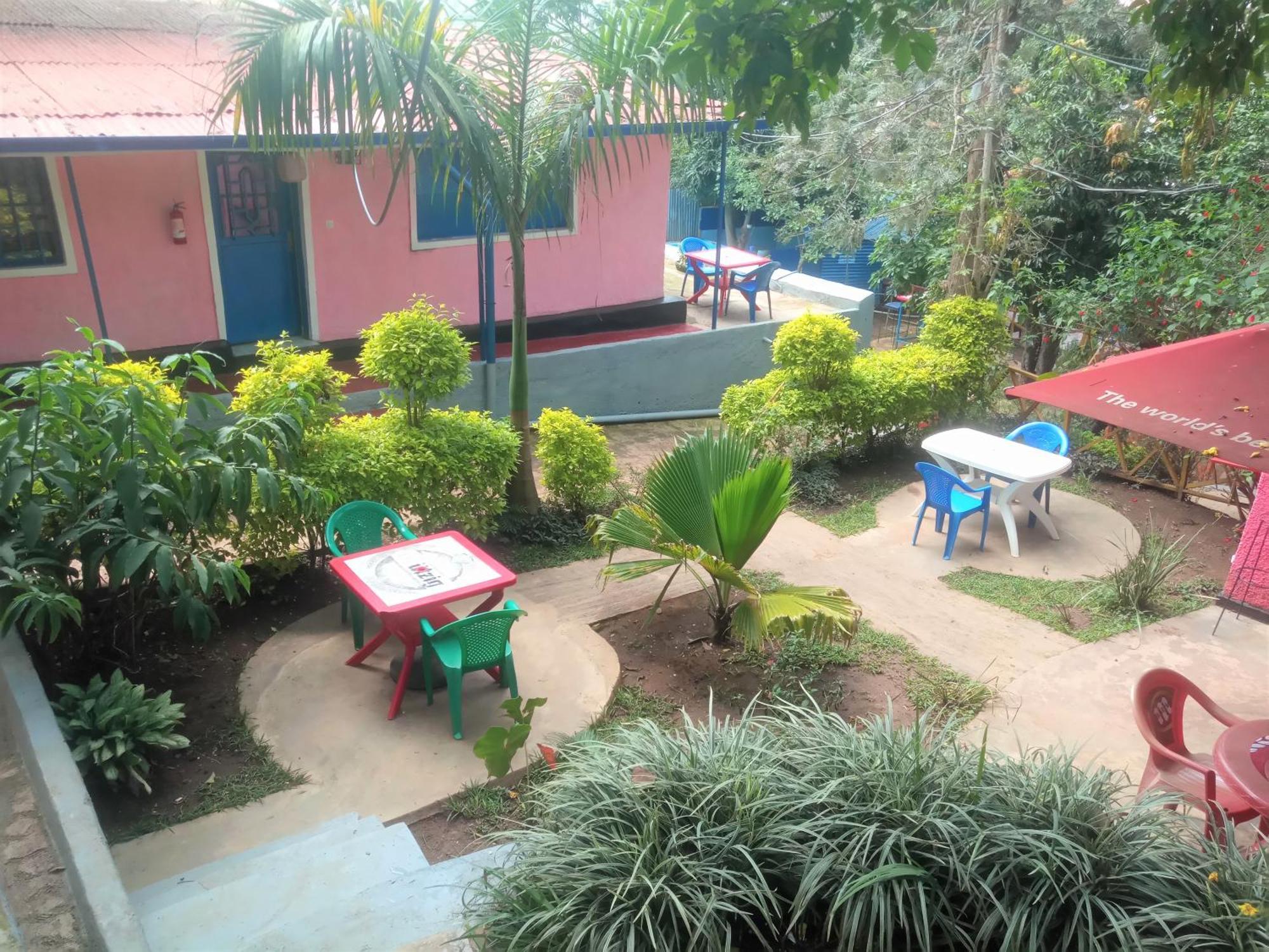Colours Club And Spa Kigali Exteriör bild