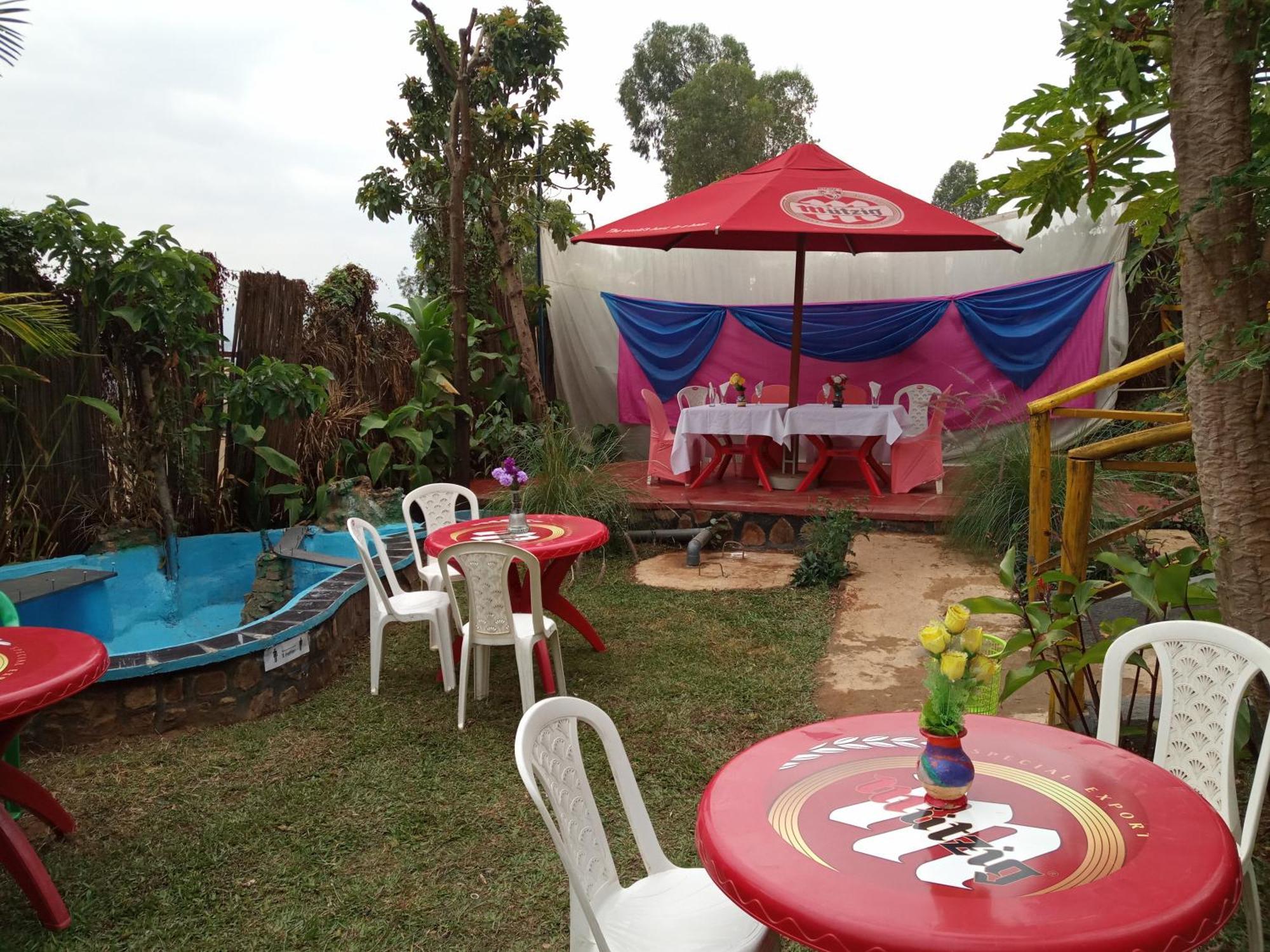 Colours Club And Spa Kigali Exteriör bild